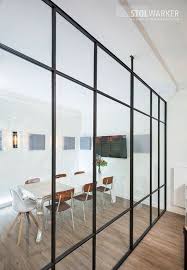 Eine trennwand ist eine gute möglichkeit einen raum einfach und kostengünstig neu einzuteilen. Stahl Glas Trennwand Burotrennwand Trennwand Haus Innenarchitektur Innenglasturen
