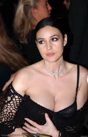 45歳で次女を産んだイタリア出身女優モニカ・ベルッチのオールヌード！ダイナミックな巨乳と母の顔が魅力！ 