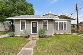 adorable 3 bedroom 2 bath home with