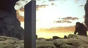 This monolith, unlike other installations, was not made of metal, but rather from a wooden plinth covered in mirrored plastic. Erneut Mysterioser Metall Monolith Aufgetaucht Diesmal In Kalifornien
