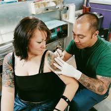 entry level wage for tattoo artists