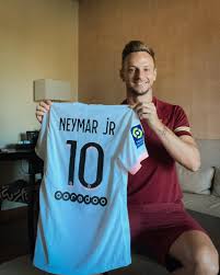 Este site não suporta o internet explorer. Neymar Sends Gift To Former Barcelona Teammate Ivan Rakitic Football Espana
