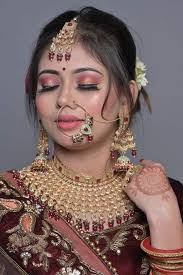 ayushi bisht makeup and mehandi atist