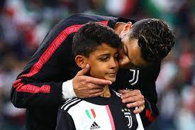 Cristiano Ronaldo: Sein Sohn unterzeichnet Fußballvertrag mit Manchester  United |
