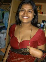 Exclusive pics of sexiest desi Indian girls bhabhis and aunties.