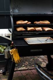 how to use a traeger smoker grill the