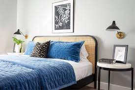 Arrange A Small Bedroom With A Queen Bed