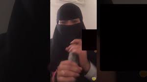 في بث لايف سعودية ممحونة تشرح كيفية إدخال العضو الذكري بإستعمال روموت  كونترول 😱😱 - YouTube