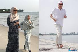 It's your day today, papa. Nurul Izzah Follows Her Dad S Footsteps On Pd Beach Nation Malayjournal