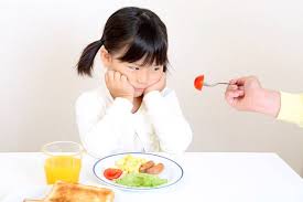 子どもがご飯を食べないのはなぜ？よくある理由やママにできる対処法 - teniteo［テニテオ］