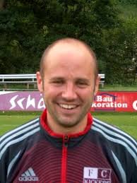 Sven Törke für Jochen Stich Sven Törke (34) wird ab Juli neuer Trainer beim Fußball- Landesligisten FC Donebach. Der 34-Jährige war unter anderem Spieler ... - ToerkeSven