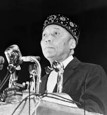 Yes, he had six daughters with his wife, betty shabazz: Elijah Muhammad Wikipedia