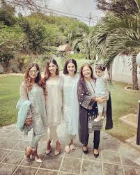 Sanam Jung on X: #family #thegirlgang #anumjung #Eid2k18 #mother  #daughters #sisters ❤️ t.coG85XHJjaOf  X