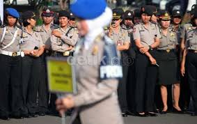 Kepolisian selandia baru memperkenalkan seragam hijab untuk menarik wanita muslim bergabung. Ini 4 Desain Seragam Khusus Polwan Berjilbab Halaman 6