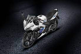 Yamaha YZF R15S 2015 Price, Specs, Mileage, Reviews, Images