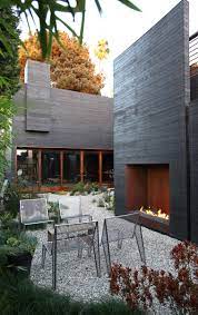 5 Modern Outdoor Fireplaces