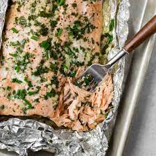 grilled salmon in foil with garlic