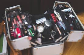 7 ways to clean your makeup case