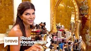 make up artist or housewife step