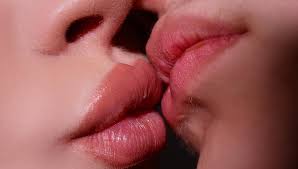 woman lips wants to kiss y kissed
