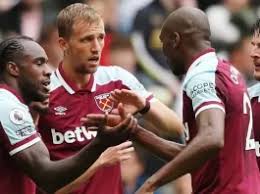 Promoted newcastle record their first points of the premier league season with an impressive win over a struggling west ham side. Vguvsc Y5dsd6m