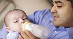 Aim to feed baby no more than 32 ounces of formula daily. How Much Formula Should You Feed Your Baby Babycenter