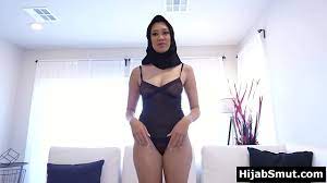 Muslim girl in hijab asks for a sex lesson - XVIDEOS.COM