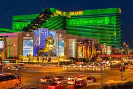 13 biggest hotels in las vegas on the