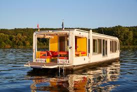 solar powered houseboat floats benefits