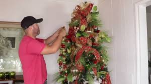 decorate a christmas tree
