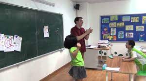 MẦM NON QUỐC TẾ IQ] Kết hợp cho trẻ chơi trò chơi và dạy Tiếng Anh - YouTube