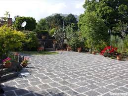 cleaning garden paving stones