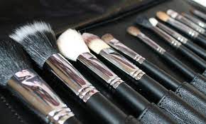 5 best makeup brushes essential to your