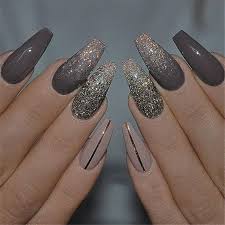 Short acrylic nails become more and more popular with each day, and when you think about it is not that difficult to understand why. Glitter Acrylic Nails