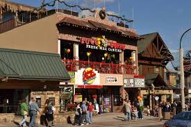 top 4 places to eat in gatlinburg where