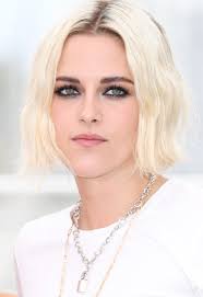 Actress kristen stewart isn't exactly known for her daring beauty antics. Kristen Stewart Bleach Blonde Hair Parted Middle The Blonde Salad