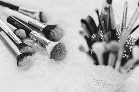 gray and black handle makeup brushes on