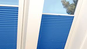 Selber eingebaute innen jalousien in markenqualität kosten ca. Dachfensterrollos Sonnenschutz Warmeschutz Insektenschutz Fur Velux Roto Und Braas