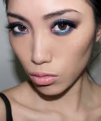 turquoise smoky eye makeup look