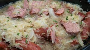 Fresh Kielbasa And Sauerkraut In Crock Pot gambar png