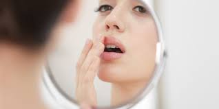 lip swelling causes when to be