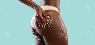 黒人女性がお尻の皮膚を引っ張って、トリミングの写真素材・画像素材 Image 184824836
