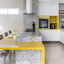 Another difference between the two stones is the fact that most quartzite is denser and less porous than granite. Cozinha Em Silestone Amarillo Gea E Granito Branco Dallas Dicas De Decoracao Para Cozinha Decoracao Cozinha Interior De Cozinha