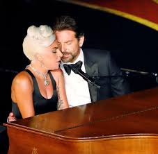 Star of numerous hollywood blockbusters who was revealed as a talented singer and musician with his remake of a star is born. Oscars 2019 Lady Gaga Und Bradley Cooper Sorgen Fur Gansehaut Moment Welt