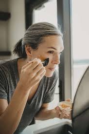 a diy face mask to treat acne eczema