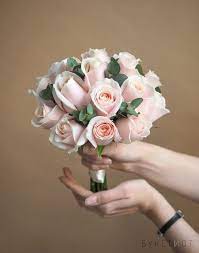 Нежный букет невесты из роз