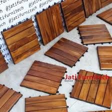 Decking kayu ini sering disebut juga sebagai lantai kayu besi, karena memiliki kekuatan yang tahan terhadap cuaca panas dan hujan. Jual Produk Lantai Kayu Outdoor Termurah Dan Terlengkap Agustus 2021 Bukalapak