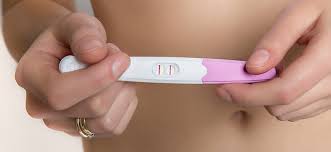 Ein schwangerschaftsfrühtest kann eventuell schon vorher ein positives ergebnis bringen, die meisten herkömmlichen tests zeigen ab dem wenn deine tage überfällig sind, kannst jetzt bereits einen test machen. Schwangerschaftstest Bin Ich Schwanger Medizinfuchs De