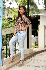 Beauty Galore HD : Siri Hanmanth New Photos In Tight Jeans