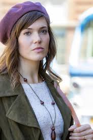 This Is Us Spoilers Mandy Moore Talks Balancing The Past